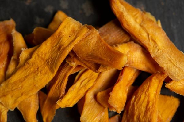 dried mango calories