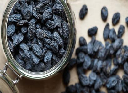 Iranian seeded black raisins with complete explanations and familiarization