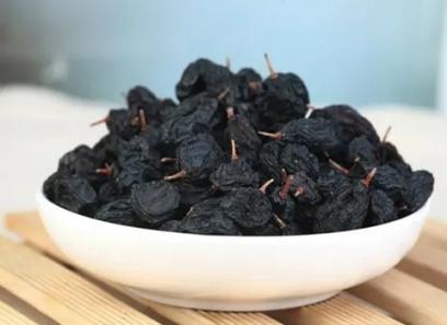 The price of bulk purchase of seedless black soaked raisins is cheap and reasonable