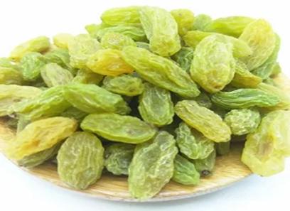 golden Xinjiang raisins with complete explanations and familiarization